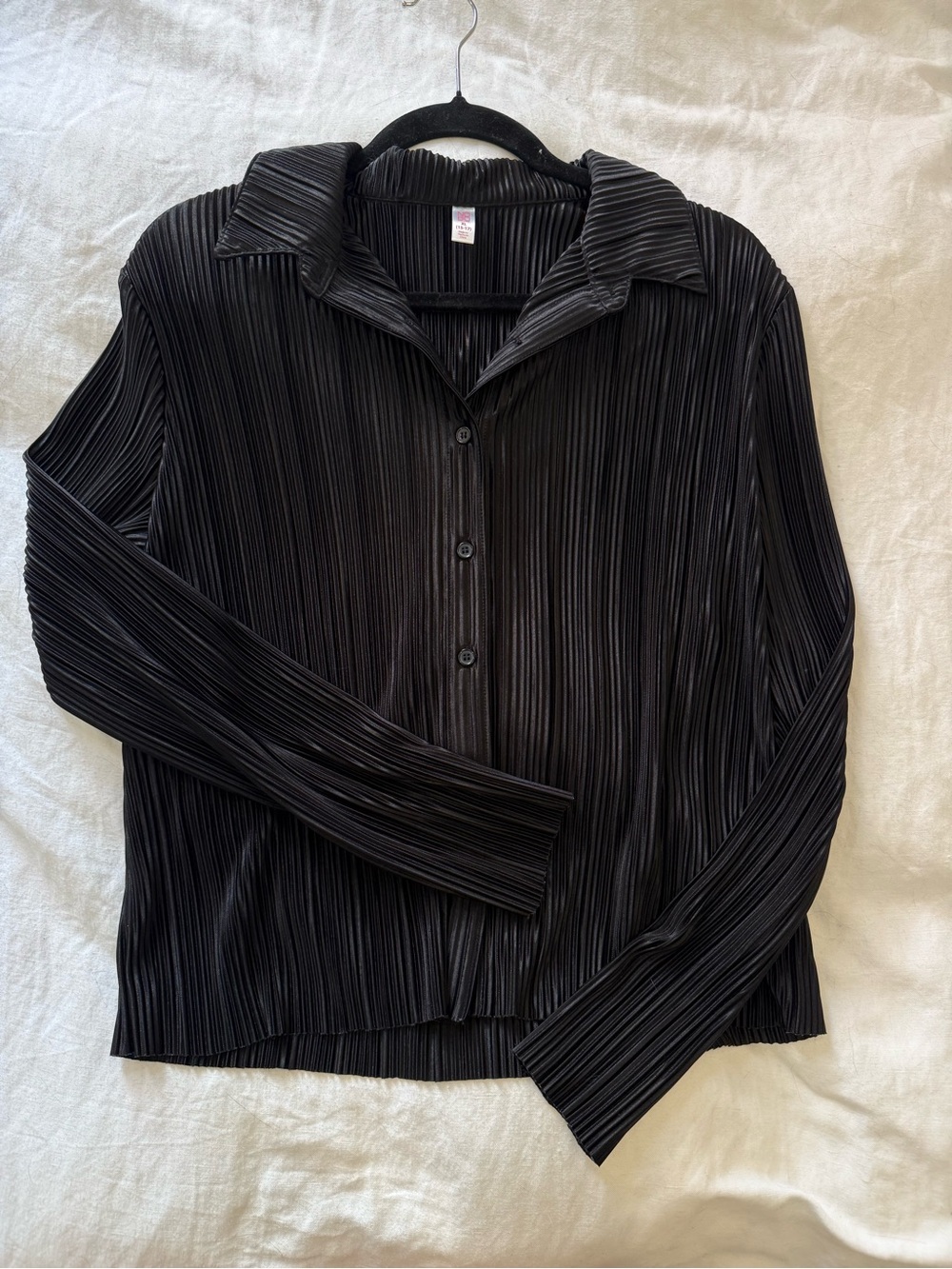 No Boundaries Black Pleated Button-Down Shirt